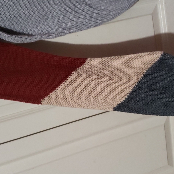 Medium grey BCBG knitted sweater - Picture 3 of 3